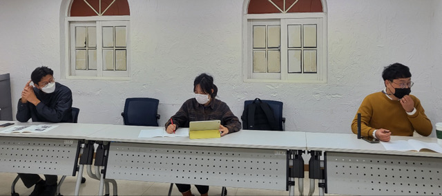 ▲(왼쪽부터)탁기홍, 이명은, 김무강 7기 독자위원(2022.10.24) / 사진.평화뉴스 김영화 기자