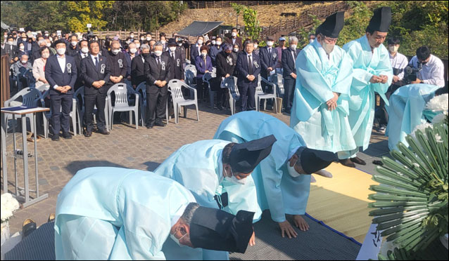 경산코발트광산 민간인희생자 제72주기 합동위령제(2022.10.28. 경산시 평산동 코발트광산 민간인 희생자 위령탑) / 사진. 평화뉴스 정준민 인턴기자