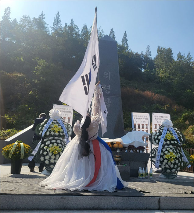 희생자들의 넋을 기리는 진혼무, 유희연 무용가 / 사진. 평화뉴스 정준민 인턴기자