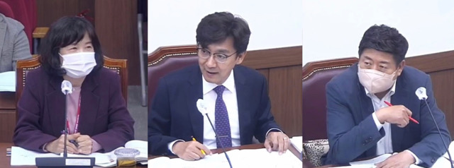 (왼쪽부터) 조경선 대구시 공보관이 대구시의회 문화복지위원회 행정사무감사에서 대구시의원들의 질의에 답변을 하고 있다. 국민의힘 정일균, 김재용 대구시의원(2022.11.10) / 사진.대구시의회