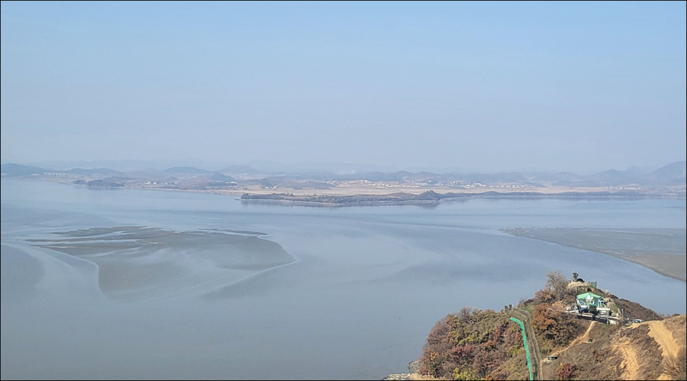 오두산 통일전망대에서 바라본 개성시(2022.11.11. 오두산 통일전망대) / 사진. 평화뉴스 정준민 인턴기자