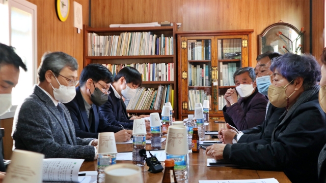 채 이사장과 정근식 전 2기 진화위원장의 면담(2021.11.26) / 사진.평화뉴스 김영화 기자