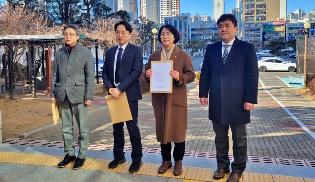 대구참여연대, 정의당 대구시당의 홍준표 시장 고발장 접수(2023.1.30.대구지검 앞) / 사진.대구참여연대