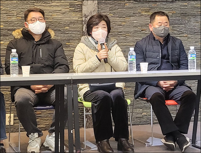 희생자 이승헌씨의 어머니 이향숙씨가 참사 당시 상황을 전하고 있다. / 사진. 평화뉴스 정준민 인턴기자