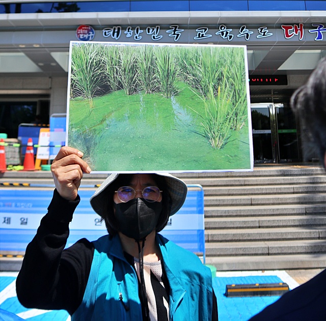 ▲"낙동강 독성 농작물, 급식 안전 대책 마련"(2022.5.9.대구교육청 앞) / 사진.평화뉴스 김영화 기자