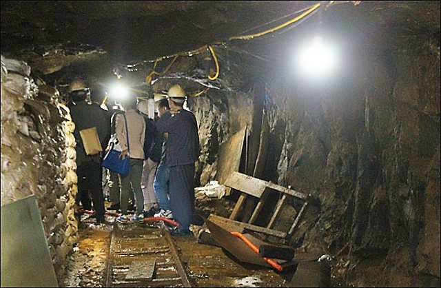 민간인 학살지 경북 경산 코발트광산 제2수평갱도 안(2014.10.2) / 사진.평화뉴스 김영화 기자