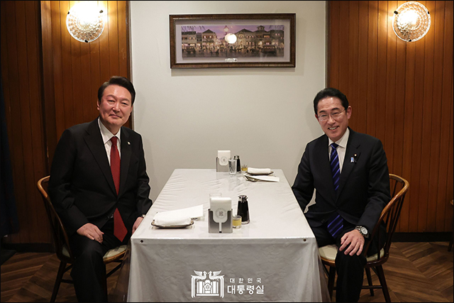 윤석열 대통령과 기시다 후미오 일본 총리(2023.3.16) / 사진 출처. 대통령실