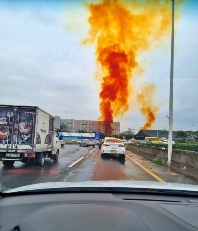 대구 서구 비산동 염색산단에서 황산가스가 누출되고 있다.(2023.7.13) / 사진 출처.트위터