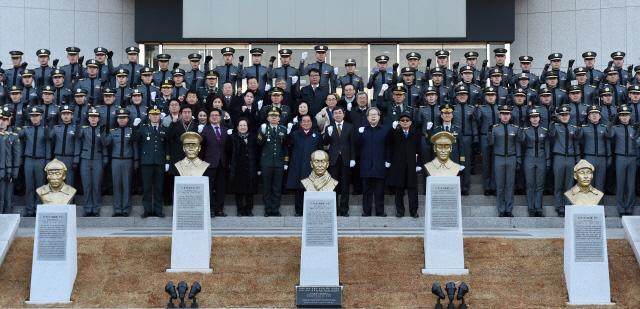 독립운동가 흉상 제막식(2018.3.1)...(왼쪽부터) 홍범도, 지청천, 이회영, 이범석, 김좌진 독립운동가 / 사진 출처. 국방부