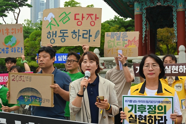 정유진 대구기후위기비상행동 집행위원이 발언하고 있다.(2023.9.20) / 사진.평화뉴스 정준민 기자