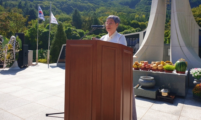 채영희 이사장이 "희생자 명예회복"을 촉구하고 있다. (2023.10.6) / 사진. 평화뉴스 정준민 기자