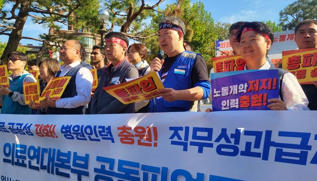 우성환 공공운수노조 경북대병원분회장이 "간호인력 충원"을 요구하고 있다. (2023.10.11) / 사진. 평화뉴스 정준민 기자