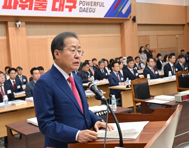 홍준표 대구시장이 국감장에서 증인 선서 중이다.(2023.10.23) / 사진.평화뉴스 정준민 기자
