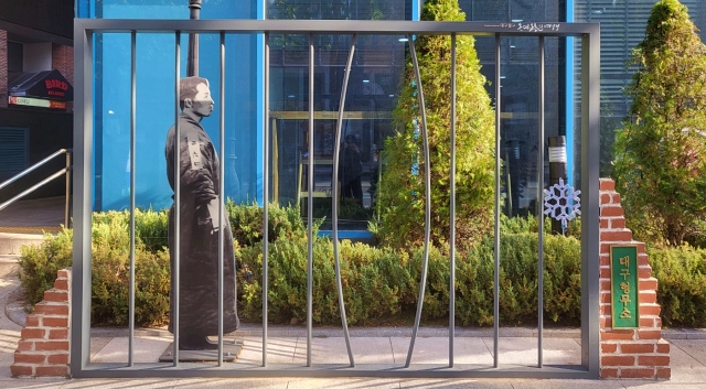 중구 삼덕교회 앞에 설치된 대구형무소 상징 조형물(2023.12.8) / 사진. 평화뉴스 정준민 기자