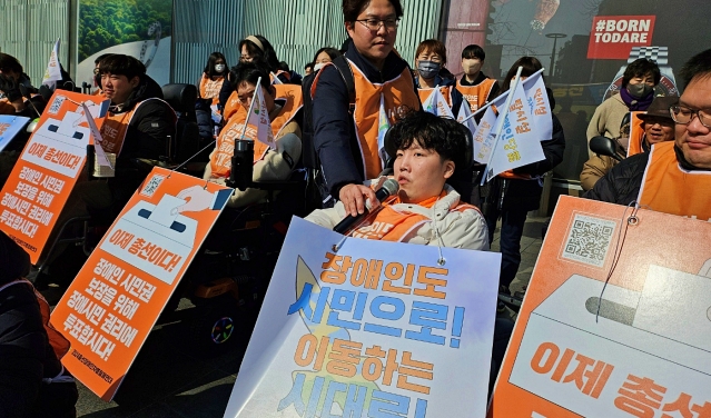 임재원 탈시설장애인당 대구지역 후보가 발언하고 있다. (2024.2.8) / 사진.평화뉴스 정준민 기자