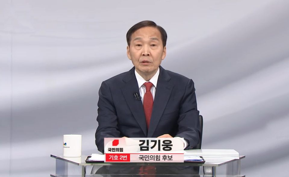 국민의힘 김기웅 대구 중남구 호보가 공약에 대해 설명 중이다.(2024.4.2) / 사진.KBS대구 화면캡쳐
