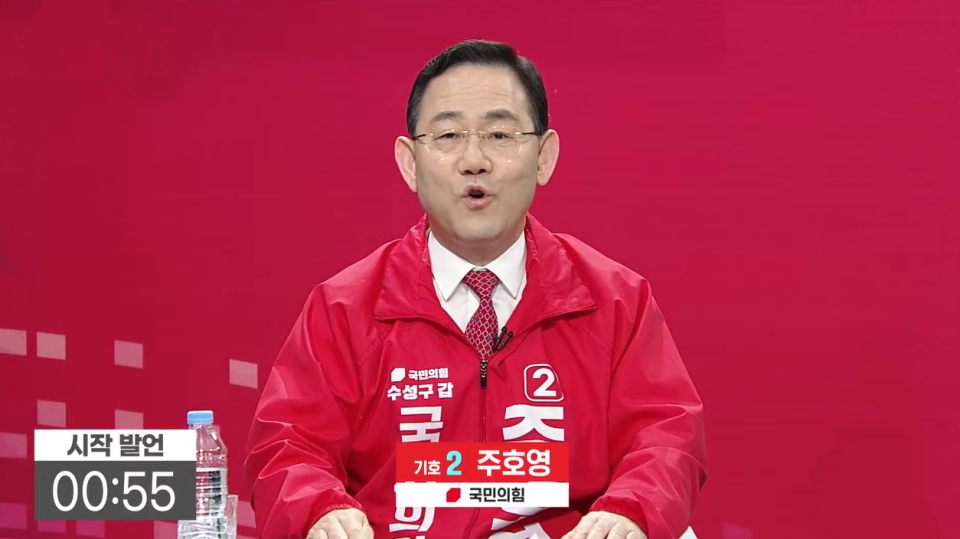 기호 2번 국민의힘 주호영 후보가 유권자들에게 인사를 하고 있다.(2024.4.4) / 사진.TBC 화면캡쳐 