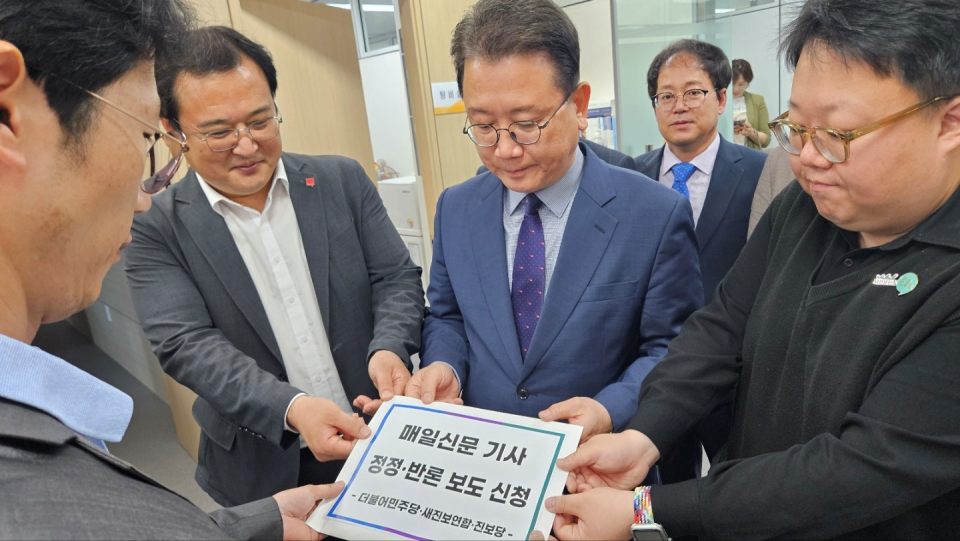 (왼쪽부터)황순규 진보당 대구시당위원장, 강민구 민주당 대구시당위원장, 신원호 새진보연합 대구시당위워장(2024.4.29) / 사진.민주당 대구시당