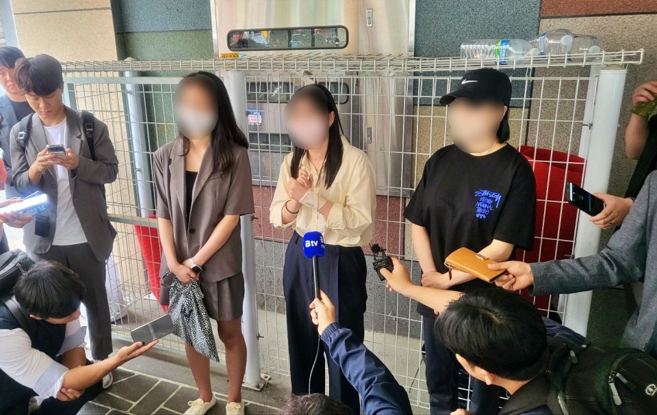 대구지역 전세사기 피해자들이 '전세사기 피해지원 특별법 개정안' 통과를 호소하는 발언을 하고 있다.(2024.5.20) / 사진.평화뉴스 김영화 기자