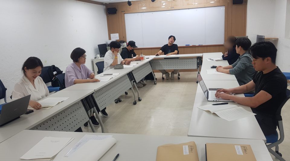 (왼쪽부터)평화뉴스 김영화 편집장, 남명선, 김기훈, 김명섭, 박석준, 이00, 민경환 독자위원, 정준민 기자(2024.5.23.혁신공간 바람 혁신홀) / 사진.평화뉴스 유지웅 기자