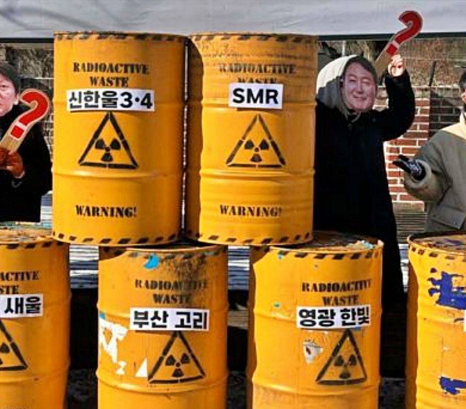 윤석열 대통령은 당선인 시절 'SMR 개발과 수출' 등 SMR 시장 선점을 발표해다. '2022탈핵대선연대'가 대선 후보들에게 '탈핵 공약화'를 촉구하는 기자회견을 열었다.(2022.1.11) / 사진.환경운동연합