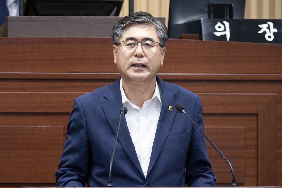 경북도의회 도기욱(국민의힘) 의원이 대구경북 행정통합 관련 5분 자유발언을 진행하고 있다. (2024.6.21) / 사진 제공.경북도의회