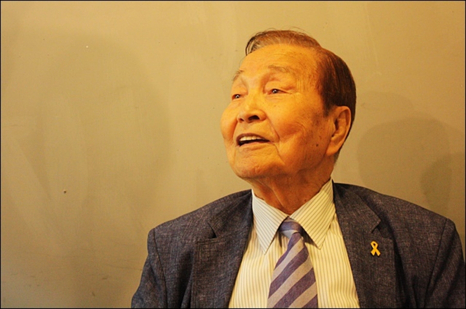 "통일학교를 만들어 말년 여생을 보내려고 마음 먹었다. 그렇게 통일교육을 하며 후진양성을 하다 통일을 맞고 싶었다"며 옛 사건들과 아흔의 소회를 말씀하시던 강창덕 선생님(2017.6.14) / 사진.평화뉴스 김영화 기자