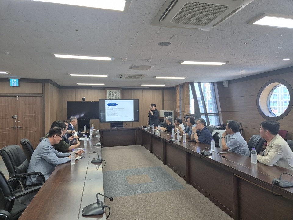 한국지역인터넷신문협의회는 29일 오후 4시부터 충북 청주시 소재 청주산업단지 관리사무소 4층 회의실에서 미디어 환경 변화에 따른 지역인터넷신문의 대응방안을 주제로 세미나를 가졌다.