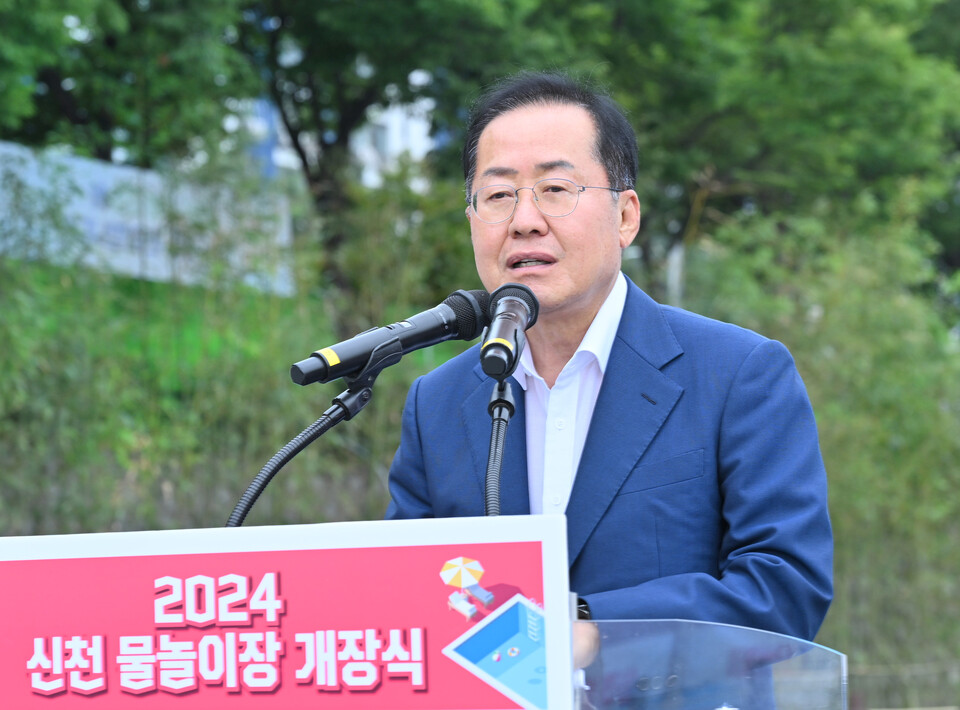 2024 신천 물놀이장 개장식에서 기념사를 하는 홍준표 대구시장(2024.7.10) / 사진.대구시 