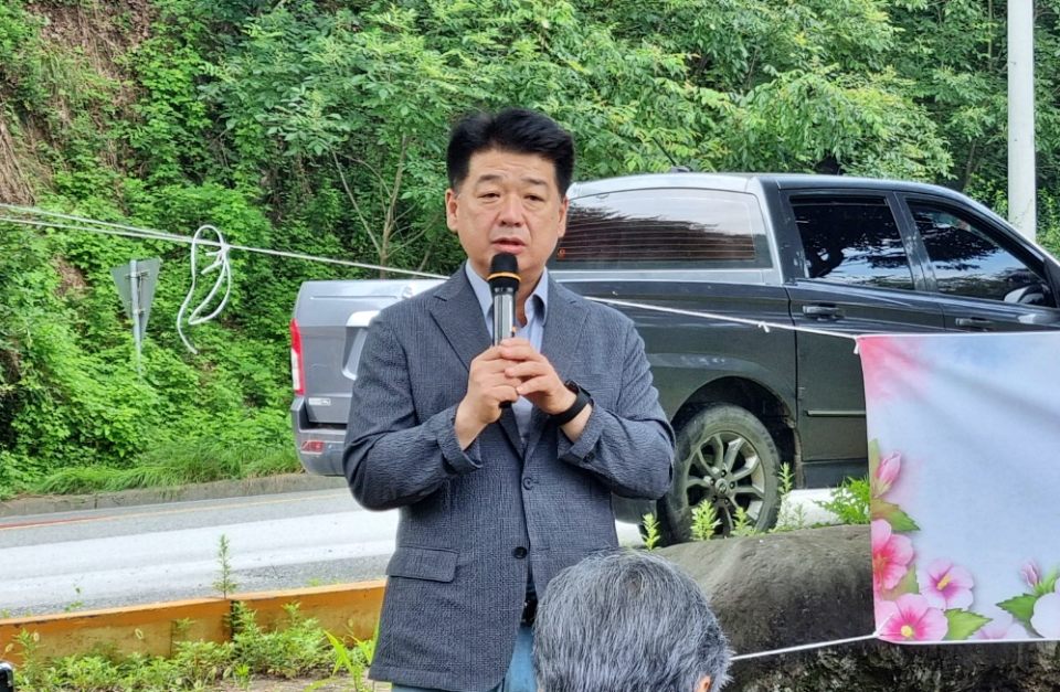 나영민 김천시의회 의장이 추모제에서 발언하고 있다.(2024.7.13) / 사진.김천교육너머 회원 함수연