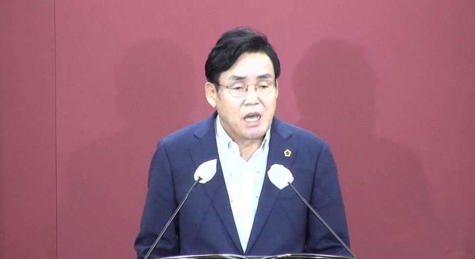 윤권근 대구시의원이 본회의장에서 동물복지 제도 개선을 촉구하고 있다.(2024.7.17) / 사진.대구시의회 