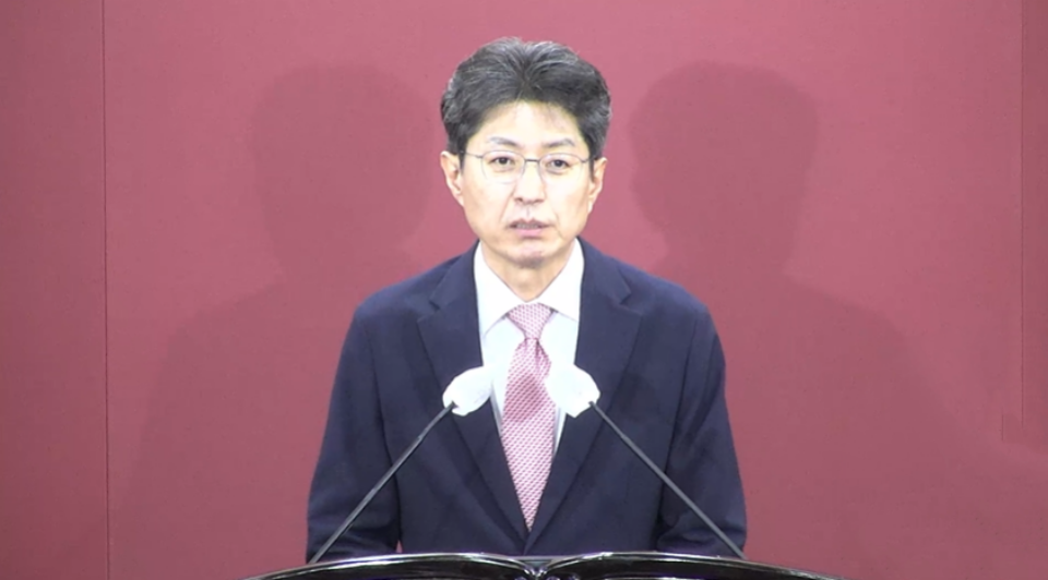 정장수 경제부시장이 윤 의원의 시정질문에 대해 답변하고 있다.(2024.7.17) / 사진.대구시의회 