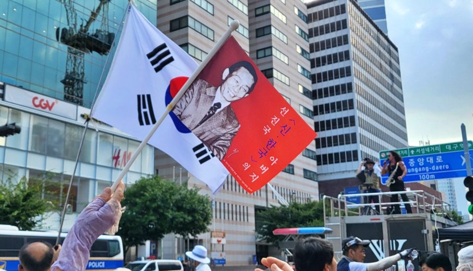 동성로에서 극우유튜버 안정권씨가 마이크를 잡고 발언하고 있다.(2024.8.17) / 사진.평화뉴스 김영화 기자