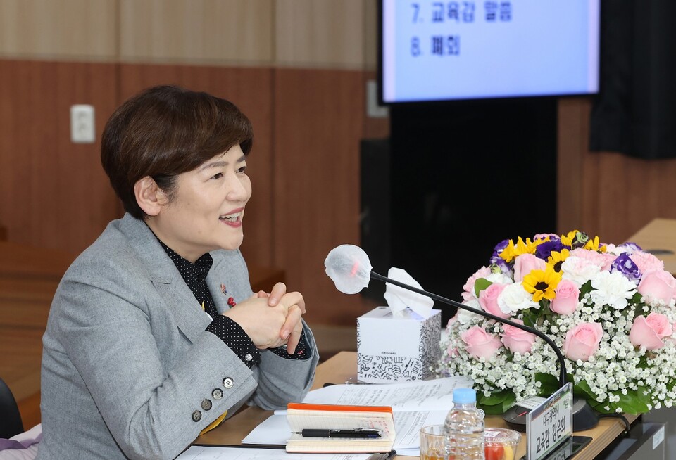 강은희 대구시교육감이 군위교육지원청 업무보고를 받고 있다.(2024.1.19) / 사진 출처.대구시교육청