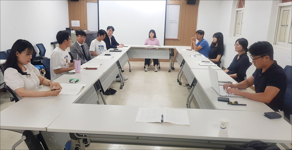 평화뉴스 9기 독자위원회...(왼쪽부터) 평화뉴스 김영화 편집장, 김민규 위원, 이동민 위원, 박진원 위원, 김수현 위원, 정현태 위원, 김지현 위원, 도교동 위원, 정준민 기자(2024.8.23. 대구 중구 '혁신공간 바람') / 사진.평화뉴스 유지웅 기자