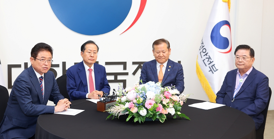 대구경북 행정통합 논의 4자 회담...(왼쪽부터)이철우 경북도지사, 이상민 행정안전부 장관 홍준표 대구시장, 우동기 지방시대위원장(2024.6.4.서울 정부합동청사) / 사진 출처.경북도