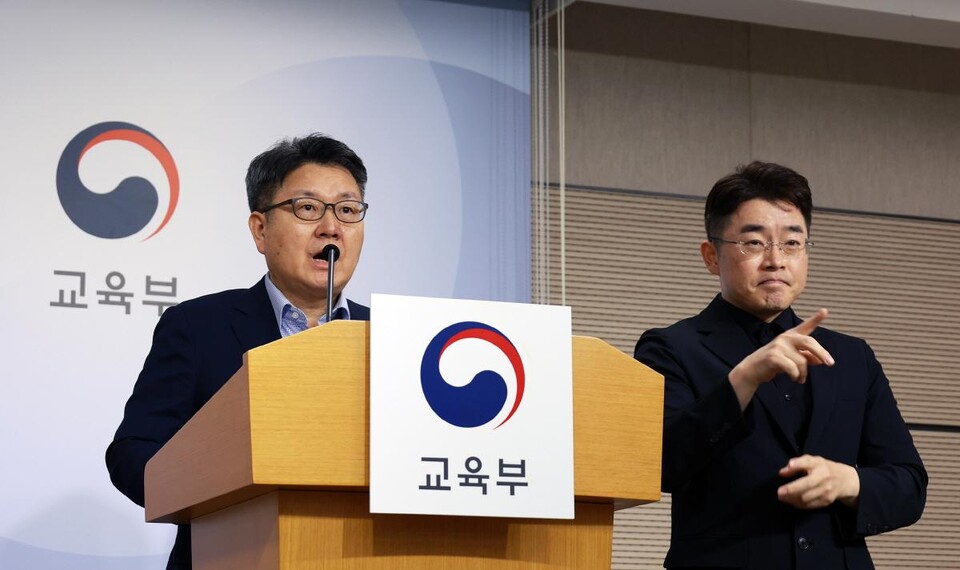 오석환 교육부 차관이 학교 딥페이크 대응 브리핑을 하고 있다.(2024.8.28) / 사진 출처.교육부