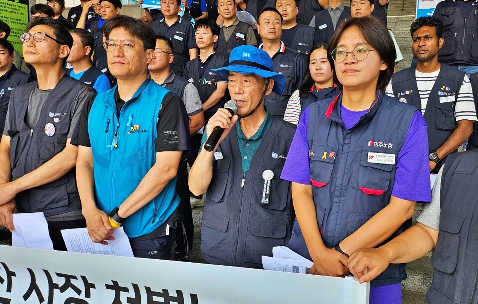 조재식 금속노조 성서공단지역지회 A업체 현장위원회 대표가 사측을 규탄하고 있다.(2024.9.12) / 사진.평화뉴스 정준민 기자