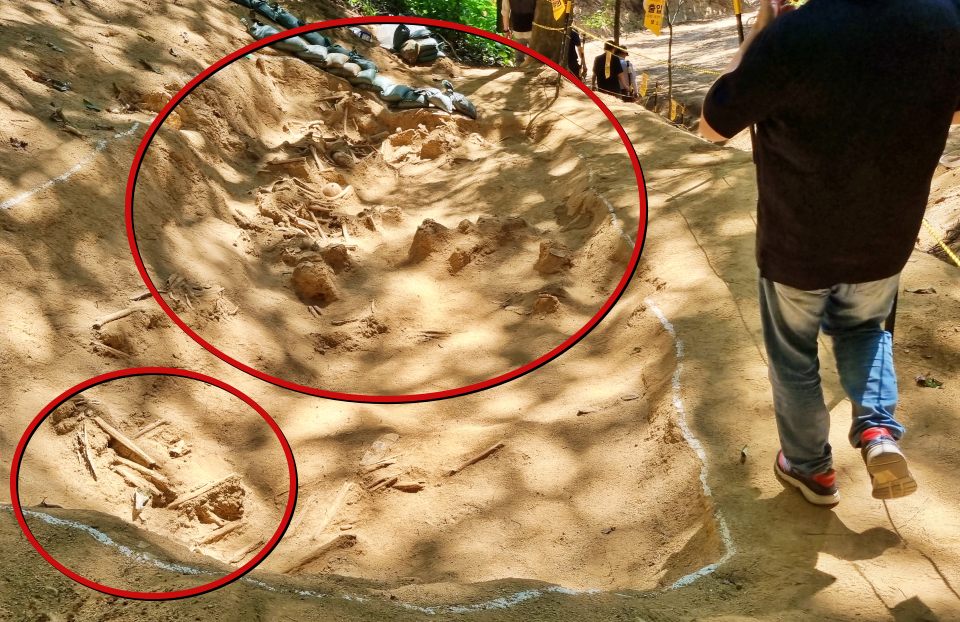 흙구덩이를 파자 발견된 20여구의 사람 유해(2024.9.11) / 사진.김천교육너머