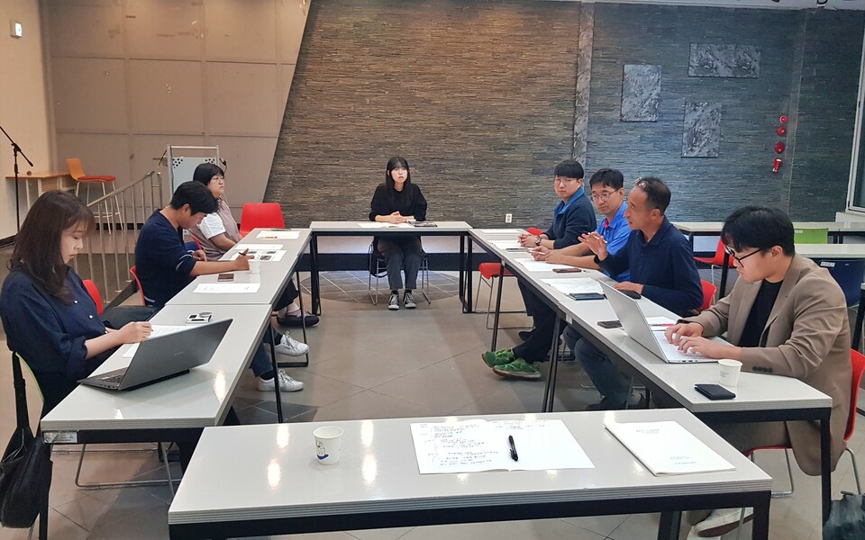 평화뉴스 82차 독자위원회...(왼쪽부터) 평화뉴스 김영화 편집장, 신동우 위원, 김수현 위원, 김지현 위원, 이동민 위원, 정현태 위원, 이형근 위원, 정준민 기자(2024.9.24. 대구 중구 혁신공간 바람 상상홀) / 사진.평화뉴스 유지웅 기자