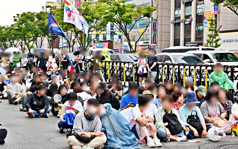 제16회 대구퀴어축제가 열린 대구 중구 반월당 네거리에 1,500여명(주최 측 추산) 시민이 참여했다.(2024.9.28) / 사진.평화뉴스 정주민 기자