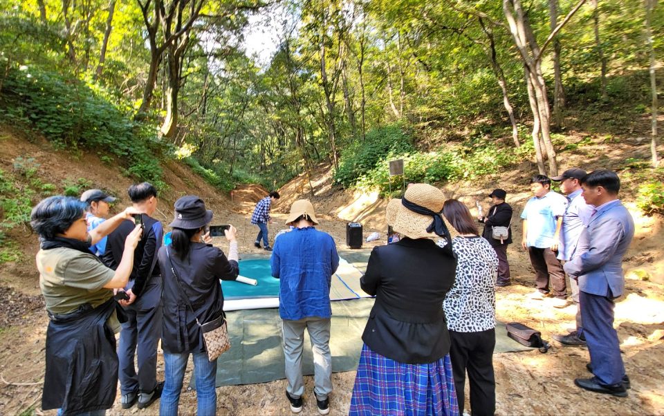 김천 돌고개 유해 발굴지에서 열린 '10월항쟁 및 한국전쟁전후 민간인 학살 희생자 진혼제'(2024.10.11) / 사진.평화뉴스 김영화 기자