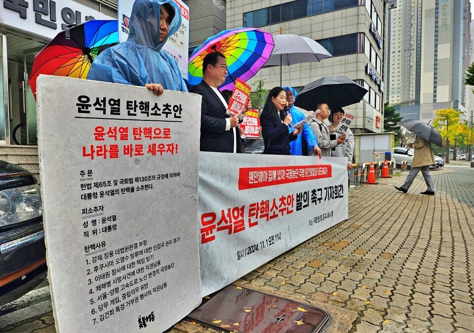 "윤석열 대통령 탄핵으로 나라를 바로 세우자" 피켓팅(2024.11.1) / 사진.평화뉴스 정준민 기자