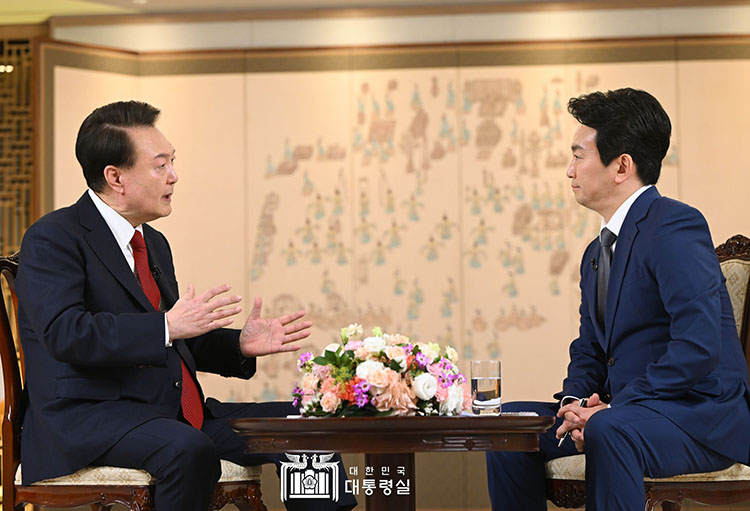 KBS 신년 대담, 윤석열 대통령과 박장범 앵커(2024.2.4) / 사진 출처. 대통령실