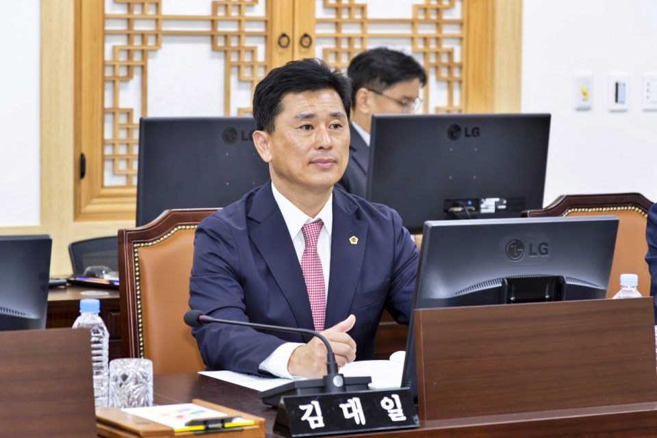 경북도의회 교육위 소속 국민의힘 김대일 경북도의원(2024.10.10) / 사진.경북도의회