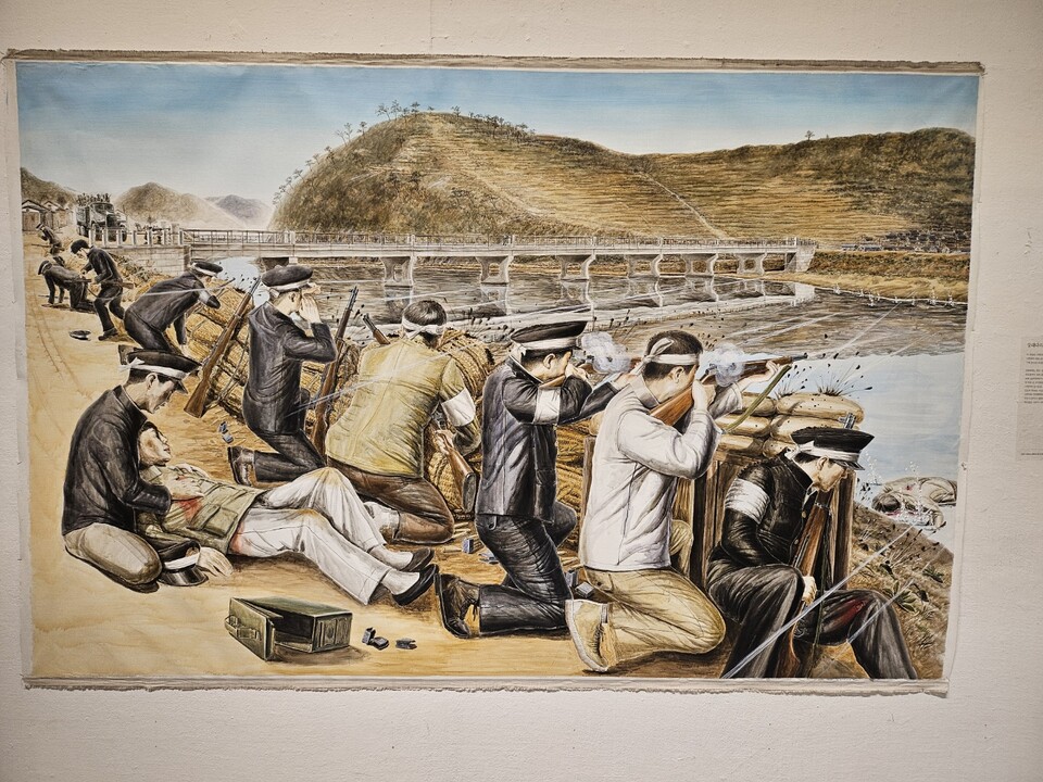 14연대와 경찰 간 전투를 그린 '장대다리 전투'(2024.11.12.'박금만 여순사건 기록화전-여순의 삶') / 사진.평화뉴스 정준민 기자