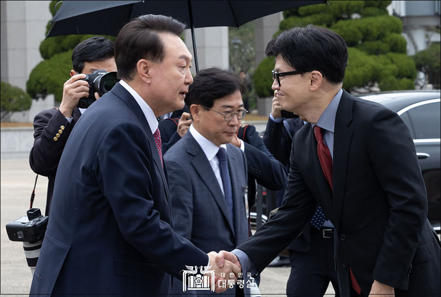 윤석열 대통령과 한동훈 국민의힘 대표(2024.11.114. 윤 대통령의 G20 정상회의 출국 당시) / 사진 출처. 대통령실