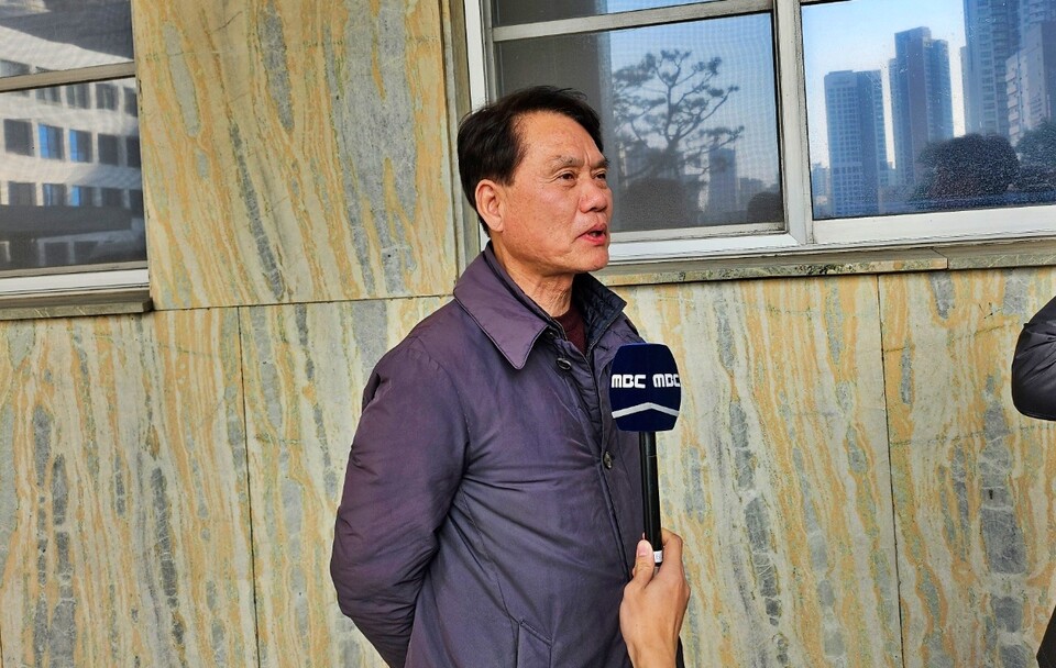 김수동 안동환경운동연합 대표가 무죄 판결을 내린 재판부를 비판하고 있다.(2024.11.20) / 사진.평화뉴스 정준민 기자