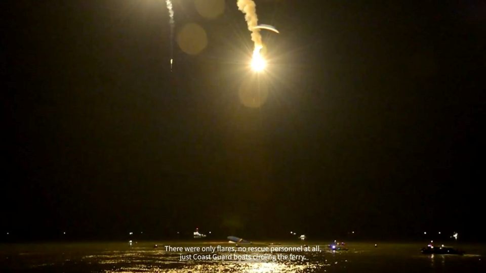 세월호 참사 당시 구조하기 위해 밤 하늘에 쏘아올려진 조명탄 / 사진. 스크린샷 