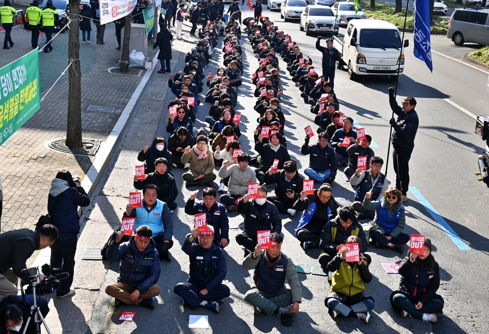 '내란죄 윤석열 퇴진 민주노총 대구지역본부 결의대회'(2024.12.6.국민의힘 대구경북시.도당) / 사진.평화뉴스 정준민 기자